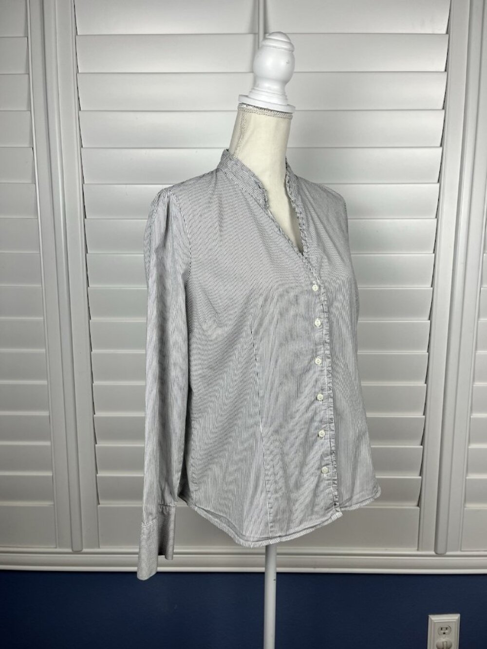 St. John’s Bay Women’s Large Pinstripe Ruffle Button Down Shirt Stretch